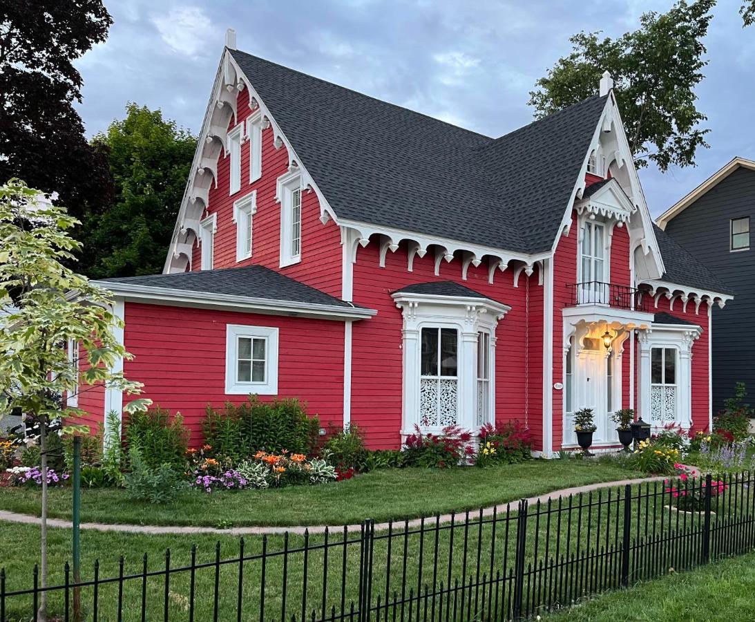 The Red House Fredericton Bed and Breakfast Buitenkant foto